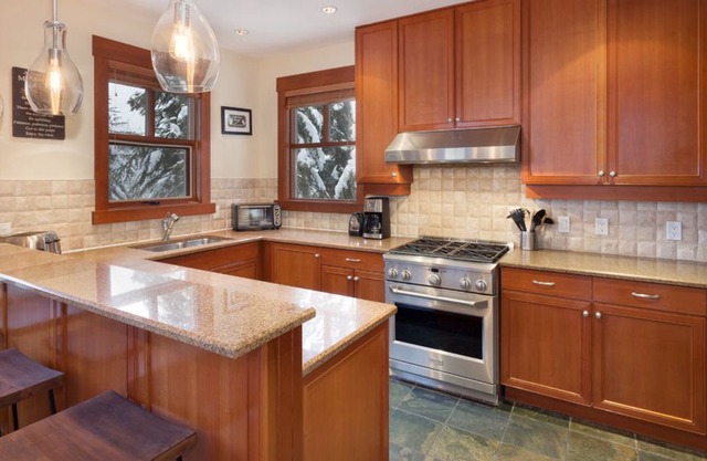 Taluswood Heights #6 4 Bed Ski-in-Ski-out Private Hot Tub