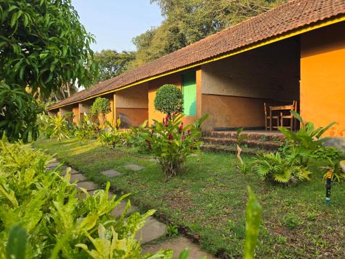 Tamra river edge stay