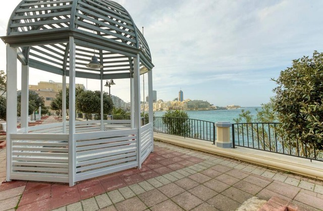Taormina 6 -Seafront Sliema Apt