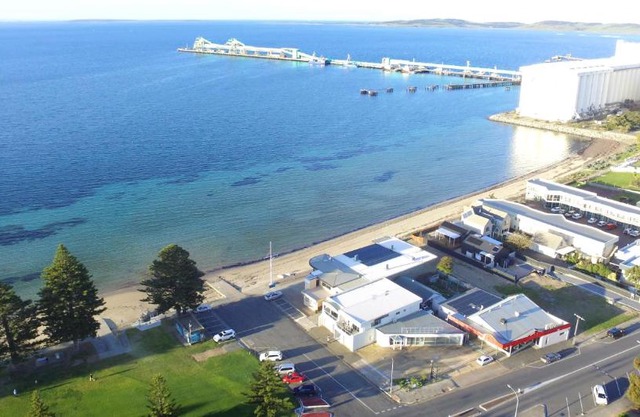 Tasman Beachside Apartment