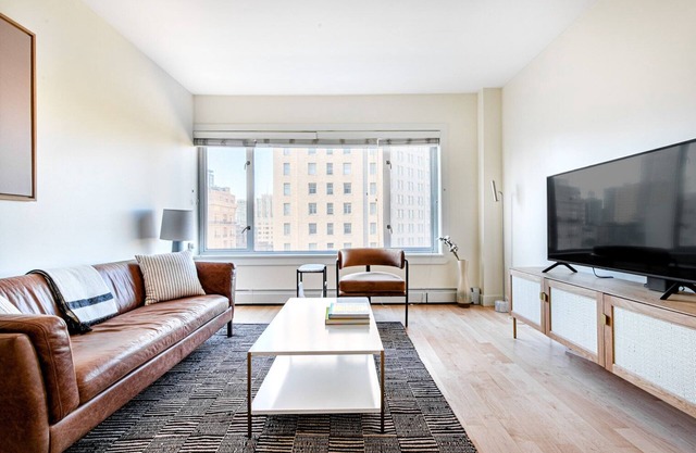Tasteful Nob Hill 1BR w/Sauna, Gym, Stunning City View, by Blueground