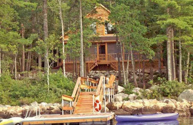 Taylor Camp on Tunk Lake nLakeside Log Cabinn4 Bedrooms - Sleeps 10