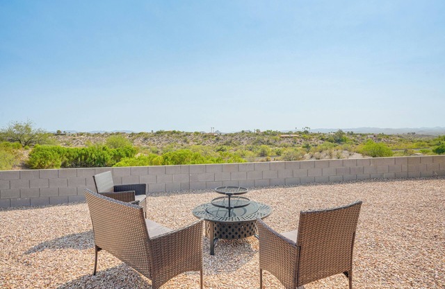 Tee Off & Soak in Mtn Views: Arizona Desert Oasis!