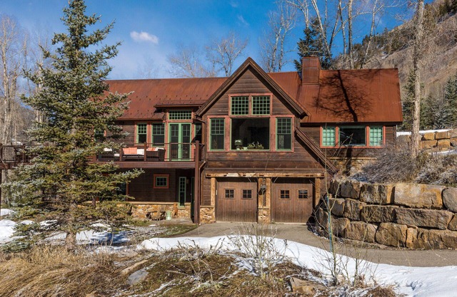 Telluride Riverfront House with Mountain Views
