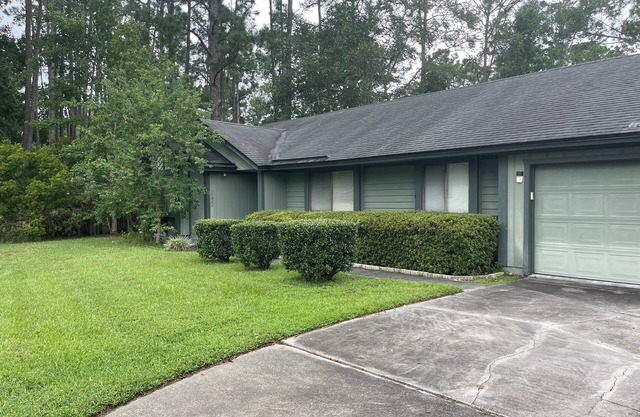 Temp studio apt on lake in Mandarin w WiFi near Mayo, Beach, and St.Augustine