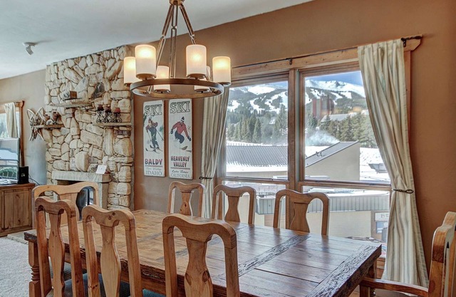 Ten Mile Condo - Spacious Ski-In/Out in Breck!
