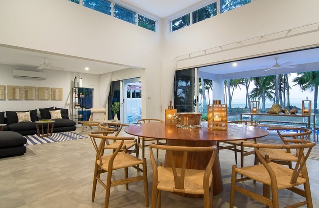 Tenterfield on Oak Beach - Modern & Luxurious