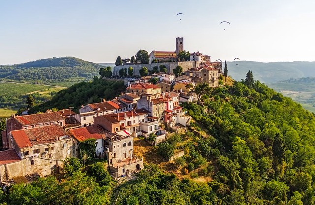 TERRA HISTRIA CINEREA - Unique stone house for two with pool