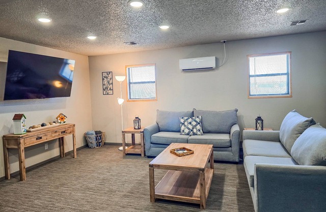 Terra Starr Hideaway | Overlooks Fishing Pond