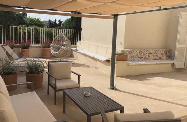 TERRACE APARTMENT 8.