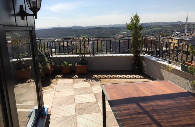 Terrace floor with excellent view- lovely neighborhood very close to the airport