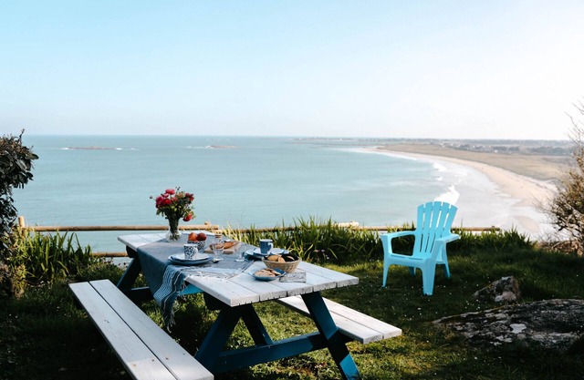 Terrace with sea view for 2 people in Plouguerneau