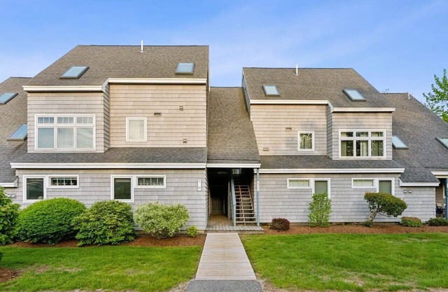 Terrific 2-bedroom condo w/AC in Old Orchard Beach. Walking distance to beach.