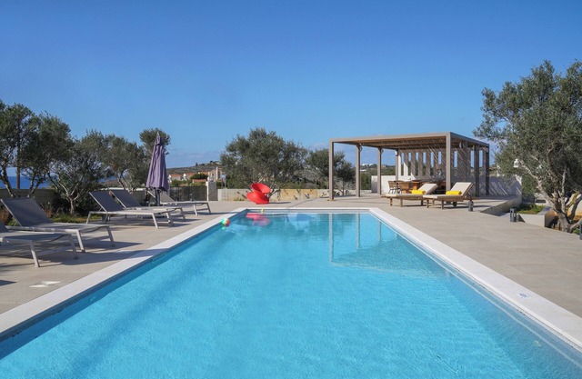 Tersanas Mare Green - Pool Home w. Large Outdoors