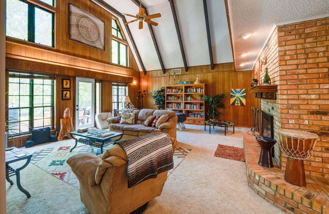 Texas Retreat w/Deck, Grill & Spacious Yard!