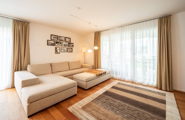 The 3.5 room apartment Casa Aleca with very good location and wonderful garden.