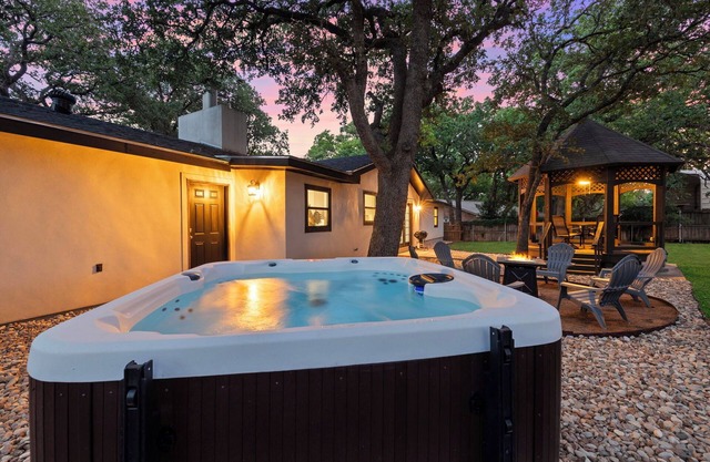 The 309 Retreat - Hot Tub & Fire Pit!