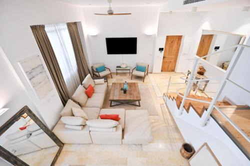 The 3BR Library in Neve Tsedek by HolyGuest