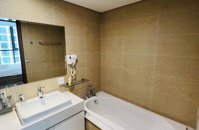 The Achilles Residence - Vinhomes Skylake Apartment