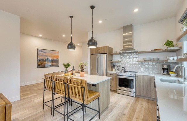 The Aerie Suites by AvantStay – Modern Comfort with Mountain Views