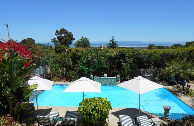 The Annex Roosboom Luxury Studio - double bed, in Sumerset West near Capetown