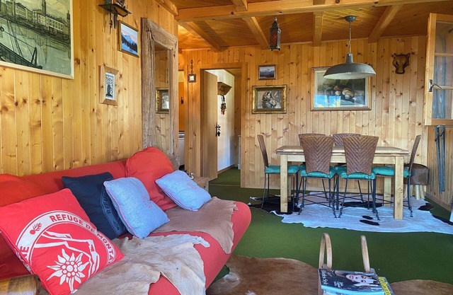 The apartment is in a small 3-storey residence and is ideally located in a quiet area just above the