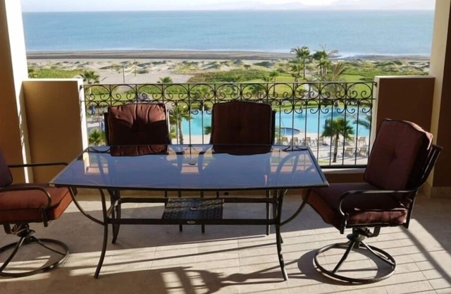 "The Aquarium of the World" - Paraiso del Mar C403 - 2 BR/3 BATH - on the Beach
