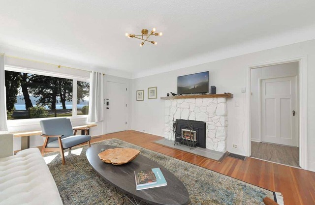 The Bayside Cottage Oceanview Vacation Home