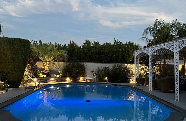 The Best secret spot in Las Vegas Pool and Jacuzzi