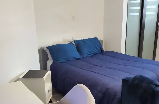 The Black & White House