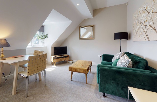 The Bladon Suite Vanburgh 8 | Oxford Holiday Let | 1 Bed & Sleeps 2