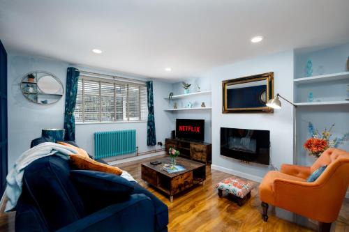 The Blue Barbican Flat- spacious, stylish, in a perfect location and accessible