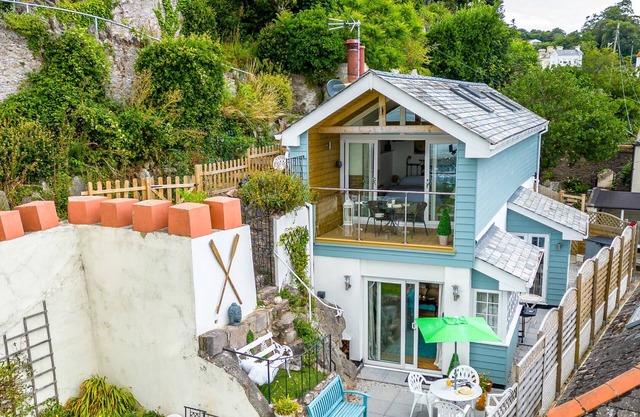 The Boathouse - Panoramic Sea View Retreat, near Town, Marina & Beach and Parking