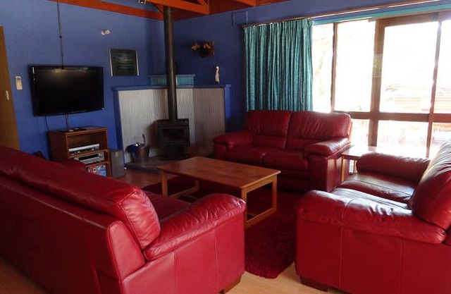 The Bothy - 2 minute walk to the beach