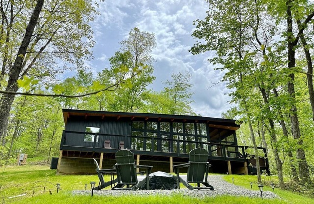 The Briar House-A modern retreat in Hocking Hills