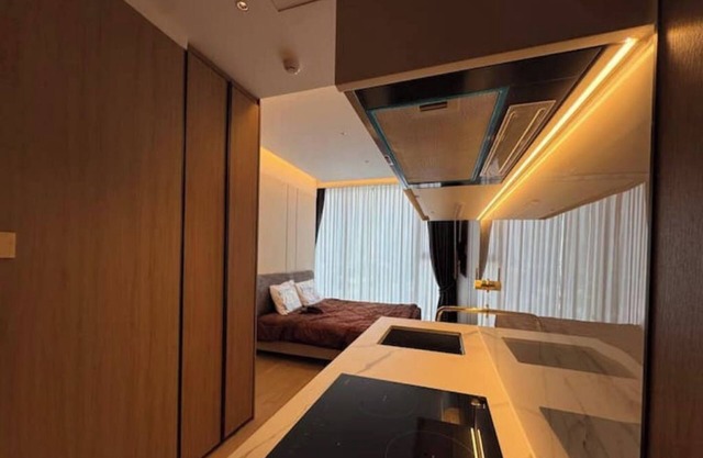 The Bright 8Z9E Vue Aston