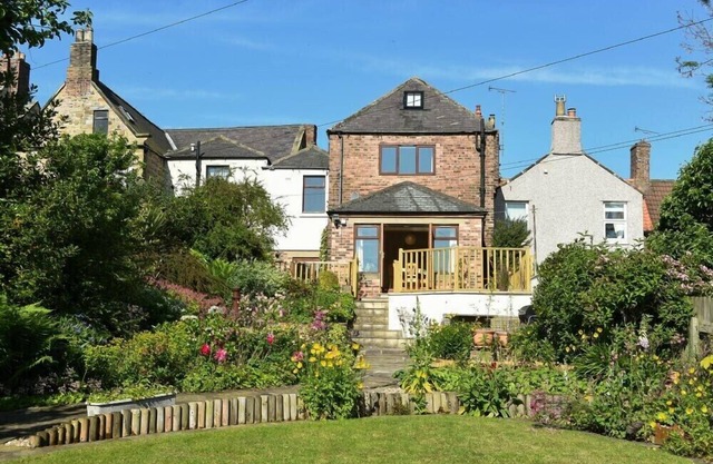 THE BURGAGE HOUSE, pet friendly, with a garden in Warkworth