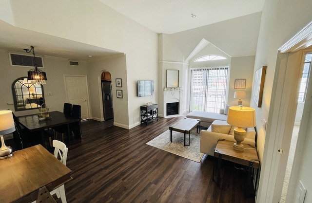 The Burton Way/5 mins to BEVERLY CENTER by walk