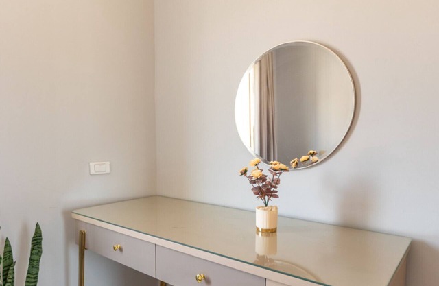 The Calm Corner1BR W/Balcony,Lotus,By Travelholic