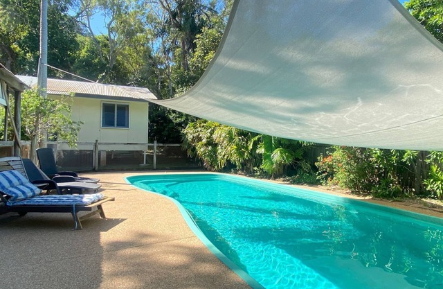 The Captain's Manor on Cook 8 - Compact, affordable and just minutes to Alma Bay