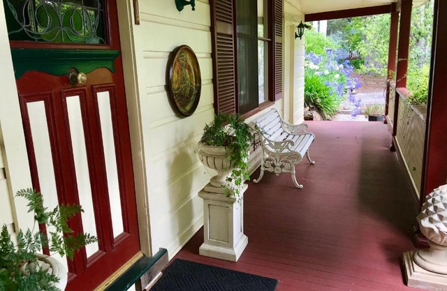 The Chalet Guesthouse And Studio