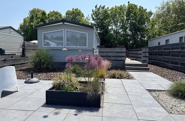 The chalet naturally feels completely at home in nature. Will you come and enjoy the sea, beach and dikes?