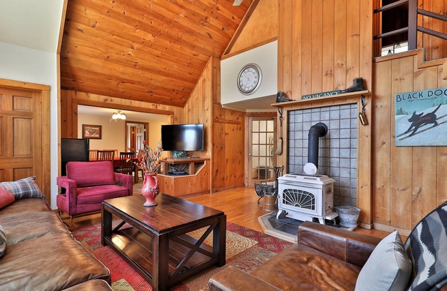 The Chalet On West Park: Ski Chalet For Families, Close To Resort 5 Bedroom Chalet