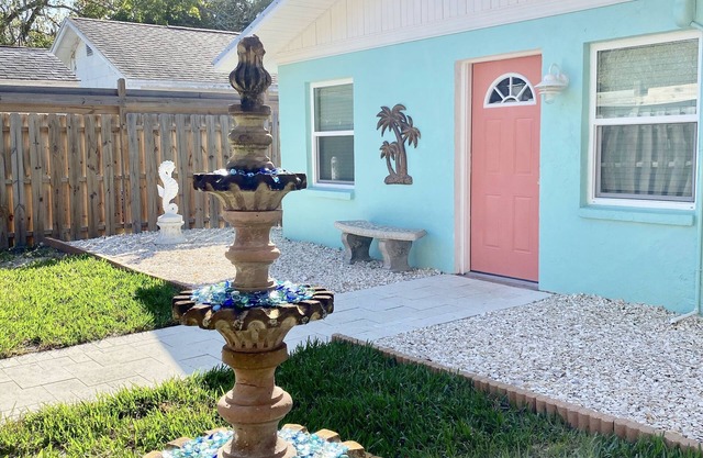 The Coastal Oasis. 8 Mins from Englewood Beach!