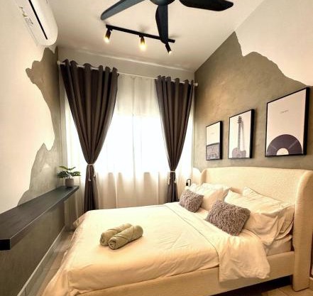 The Corner Luxe Stay of Nilai Youth City up to 10 paxs 3R2B