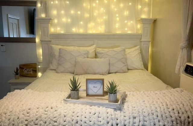 The Desert Rose Cottage with WiFi, AC in charming Joshua Tree