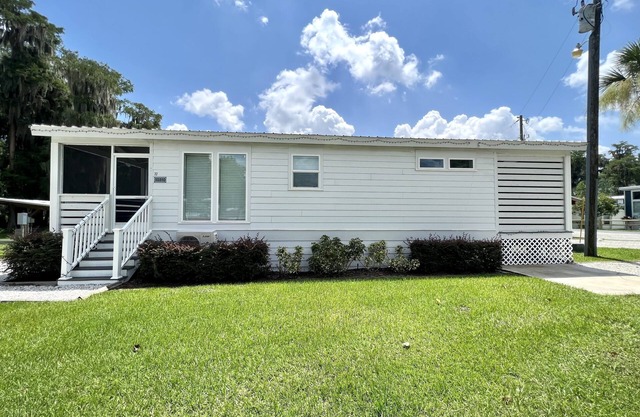 The Dockside House - Pet friendly tiny home on the lake in Clermont