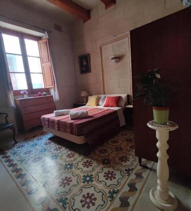 The Duke Residence Traditional Apartment