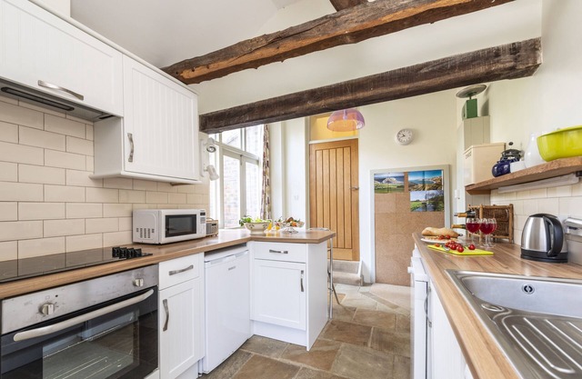 The Elbow is full of charm and offers comfortable accommodation