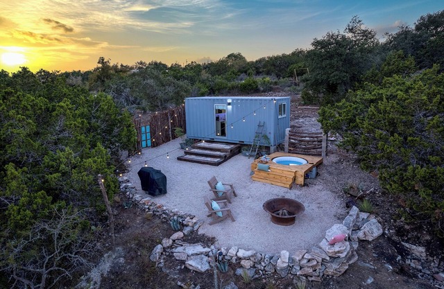 The Elegant Casa Agave. nHOT TUB minutes from Fredericksburg